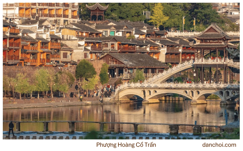 Phượng Hoàng Cổ Trấn