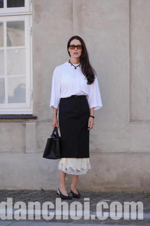Click image for larger version

Name:	outfit-slingback-2025-gettyimages-2165632566-17542812599272091945843.jpg
Views:	4
Size:	48.7 KB
ID:	33481