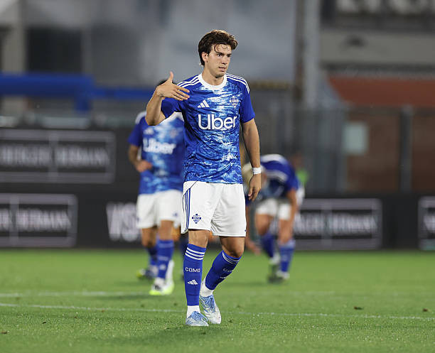 Click image for larger version  Name:	como-italy-maximo-perrone-of-como-in-action-during-the-como-cup-played-between-como-and-al.jpg Views:	0 Size:	61.8 KB ID:	33621