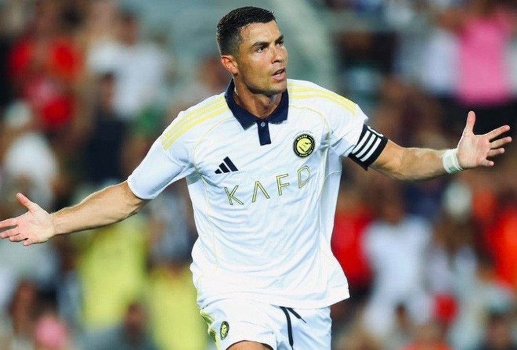 Click image for larger version

Name:	cronaldo-toa-sang-tung-bung-khi-lap-hat-trick-du-nhuong-phat-den-1754618481948.jpg
Views:	5
Size:	147.5 KB
ID:	33769