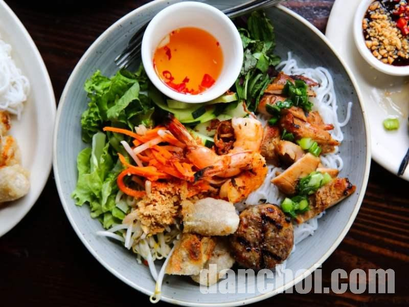 Click image for larger version

Name:	An-gi-khi-di-tham-quan-khu-vuon-khu-Vinpearl-Safari-Phu-Quoc-05-1617439726.jpg
Views:	2
Size:	132.1 KB
ID:	34281