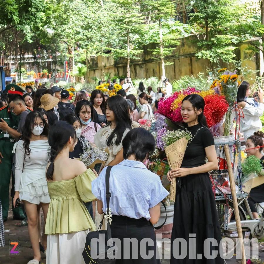 Click image for larger version

Name:	checkinPhanDinhPhung_4_znews_fotor_20250815174727.jpg
Views:	1
Size:	181.8 KB
ID:	34826