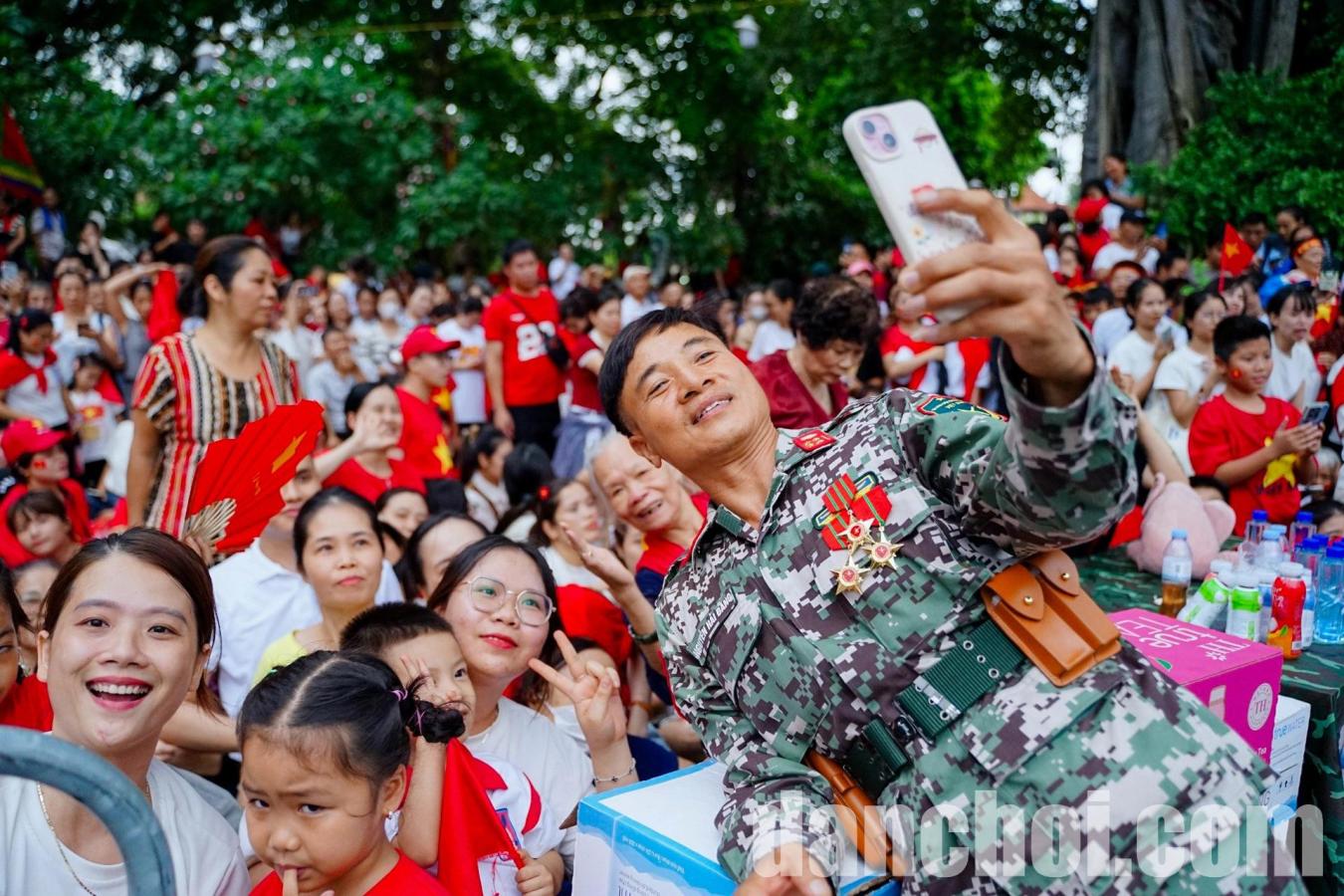 Click image for larger version

Name:	dieubinhdieuhanh-31-1756035915.jpg
Views:	5
Size:	215.0 KB
ID:	35665
