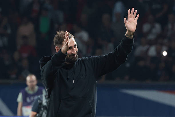 Click image for larger version

Name:	paris-france-psg-goalkeeper-gianluigi-donnarumma-salutes-the-supporters-following-the-ligue-1.jpg
Views:	4
Size:	29.6 KB
ID:	35815