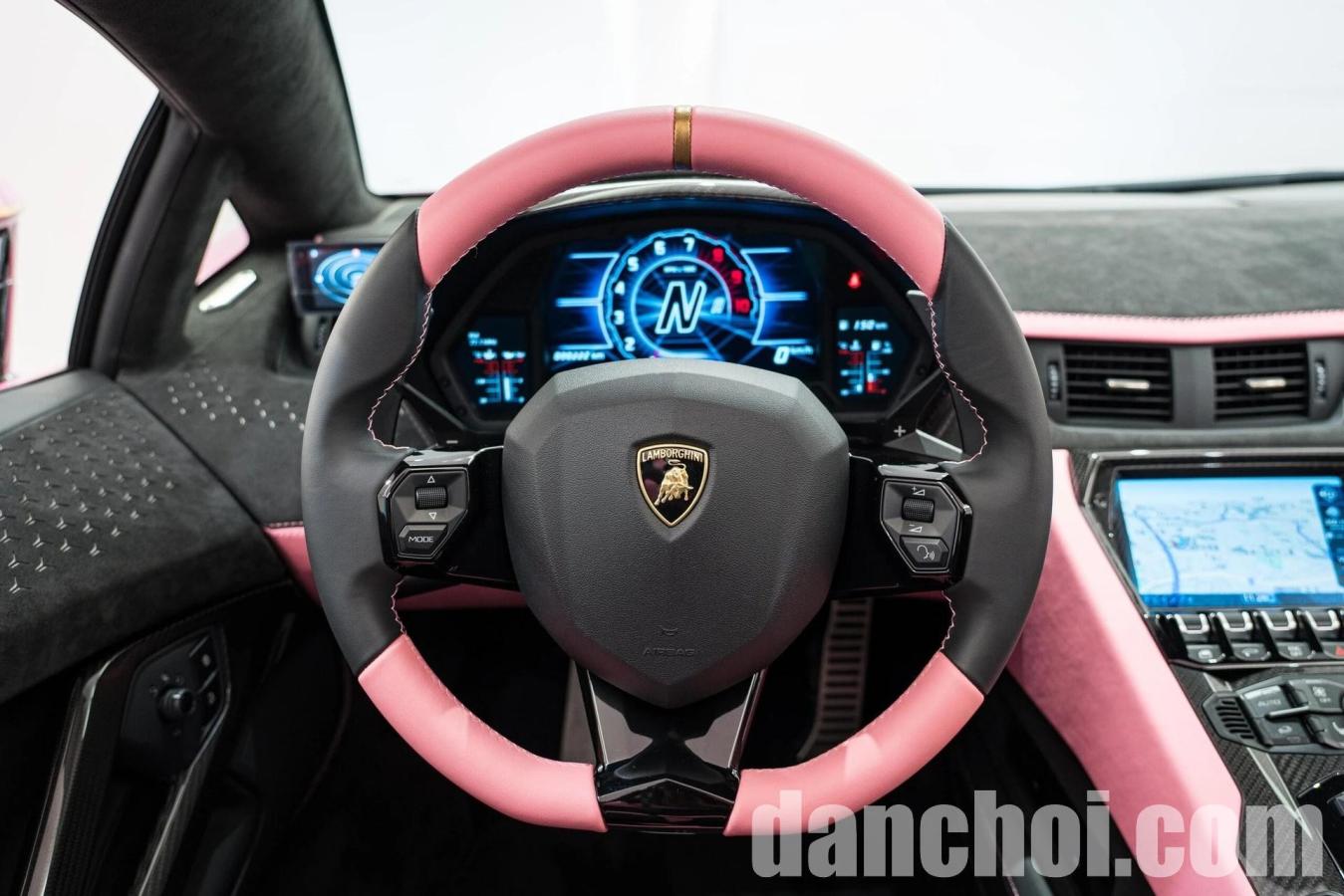 Click image for larger version

Name:	Lamborghini_Aventador_Ultimae_Roadster_Rosa_Babi_6.jpg
Views:	0
Size:	123.6 KB
ID:	36358