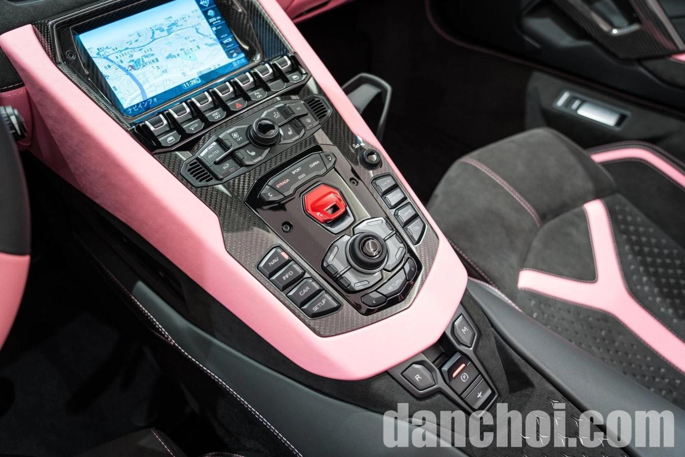 Click image for larger version

Name:	Lamborghini_Aventador_Ultimae_Roadster_Rosa_Babi_8.jpg
Views:	0
Size:	149.3 KB
ID:	36359