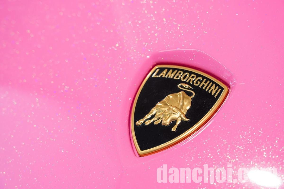 Click image for larger version

Name:	Lamborghini_Aventador_Ultimae_Roadster_Rosa_Babi_9.jpg
Views:	0
Size:	145.8 KB
ID:	36360