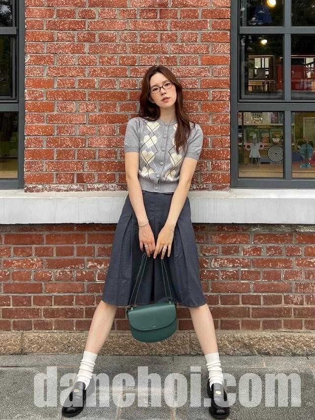 Click image for larger version

Name:	cardigan-jiwon-yoon-17580754388172139699885.jpg
Views:	6
Size:	206.4 KB
ID:	38079