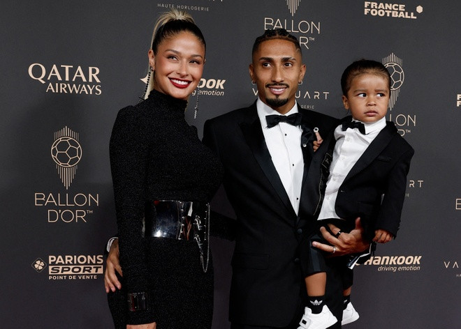 Click image for larger version

Name:	2025_09_22T214117Z_1480626084_UP1EL9M1O8R9V_RTRMADP_3_SOCCER_BALLON_ARRIVALS_1.jpg
Views:	10
Size:	83.5 KB
ID:	38456