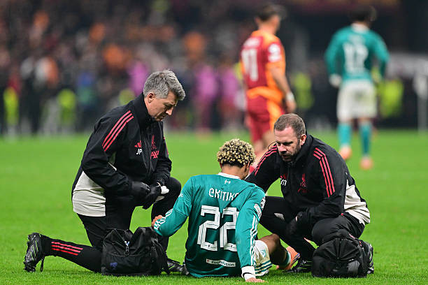 Click image for larger version

Name:	istanbul-turkiye-hugo-ekitike-of-liverpool-receives-medical-treatment-after-getting-injured.jpg
Views:	9
Size:	74.1 KB
ID:	39155