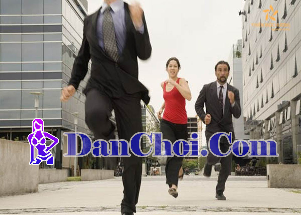 🏃‍♂️ Ngủ mơ thấy bị rượt đuổi – Dự báo điềm báo gì và con số may mắn nào đang ẩn giấu? 💨