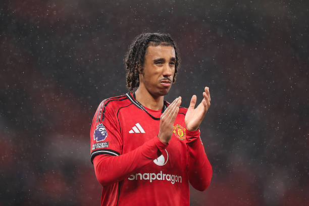 Click image for larger version

Name:	manchester-england-leny-yoro-of-manchester-united-applauds-the-support-after-the-premier.jpg
Views:	6
Size:	51.1 KB
ID:	41228