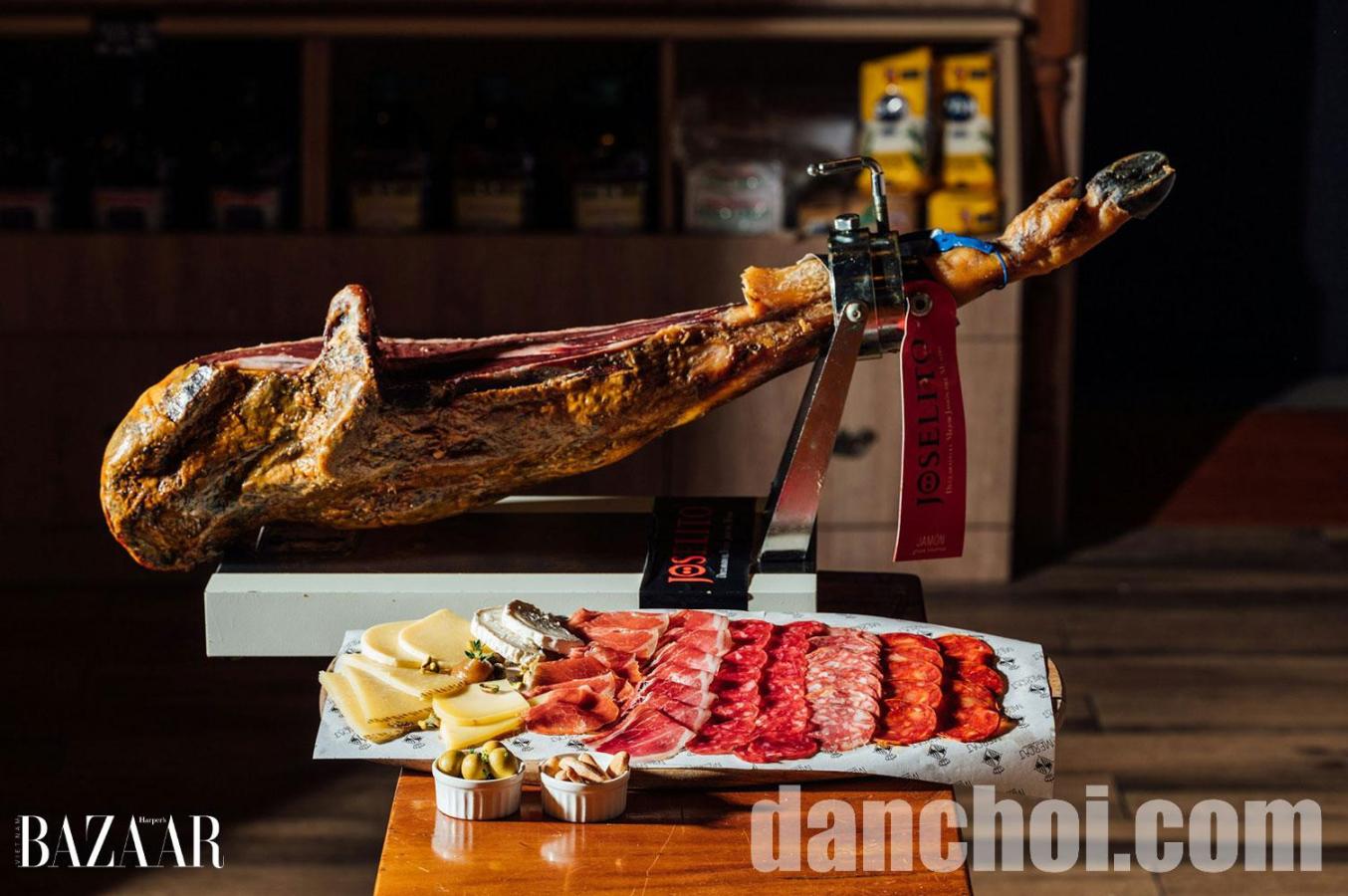 Click image for larger version

Name:	dui-heo-muoi-iberico-ham-jamon-iberico-03.jpg
Views:	0
Size:	134.2 KB
ID:	41302