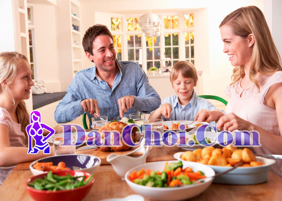 Ngủ mơ thấy ăn uống no nê – linh cảm sắp phát tài hay mất lộc bất ngờ?