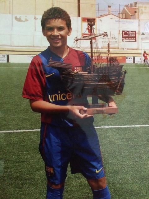 Click image for larger version

Name:	hendrio_barca.jpg
Views:	6
Size:	109.4 KB
ID:	41373
