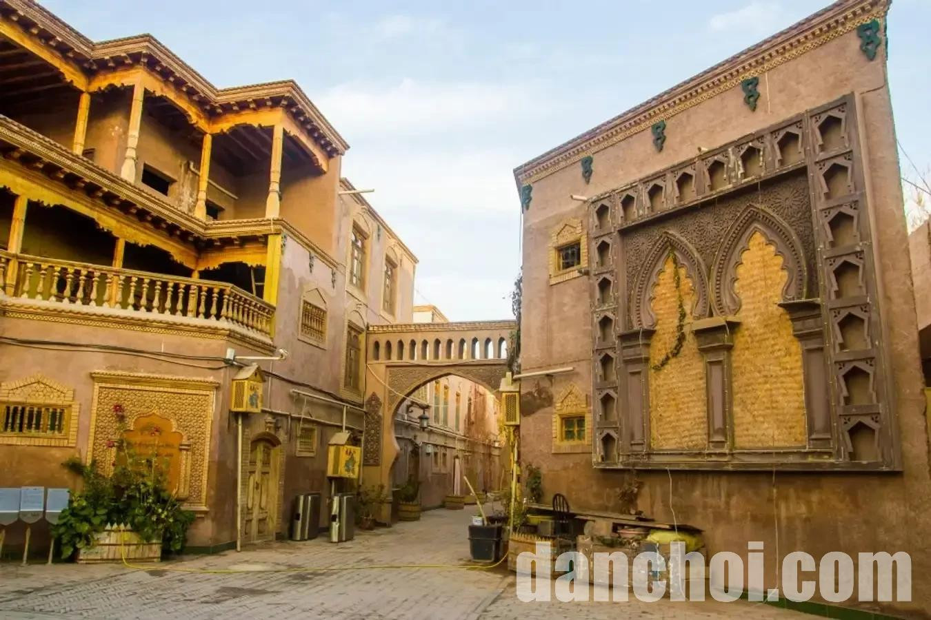 Click image for larger version

Name:	kashgar-tan-cuong-12-1730177624.jpg
Views:	7
Size:	291.3 KB
ID:	41619