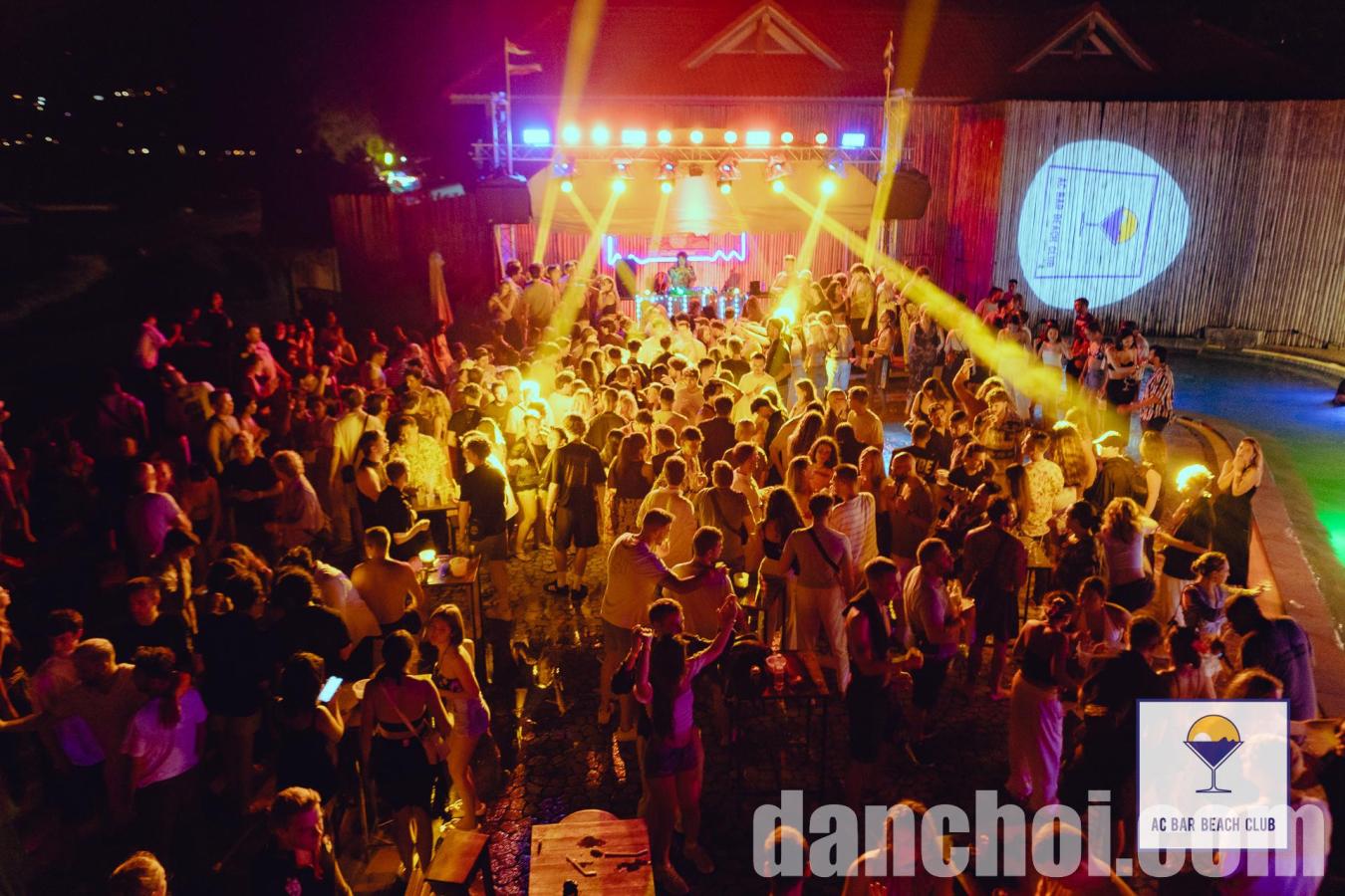 Click image for larger version

Name:	AC Bar Beach Club 2.jpg
Views:	0
Size:	179.7 KB
ID:	42640