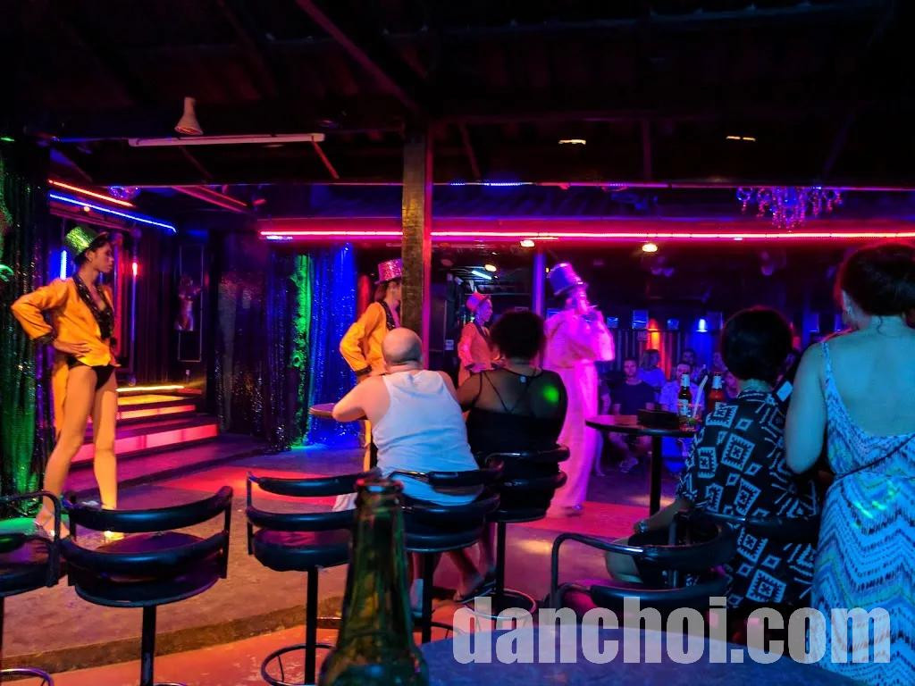 Click image for larger version

Name:	Queen’s Cabaret 1.jpg
Views:	0
Size:	201.4 KB
ID:	42646