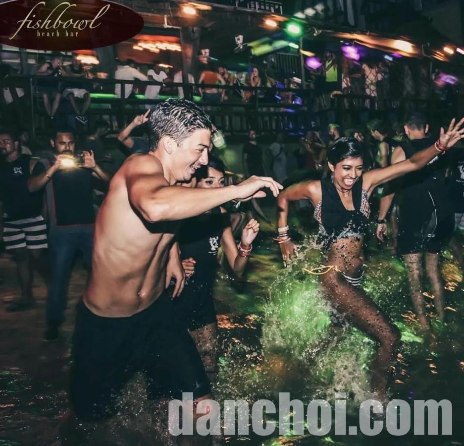 Click image for larger version

Name:	Fishbowl Beach Bar 2.jpg
Views:	0
Size:	118.4 KB
ID:	42649