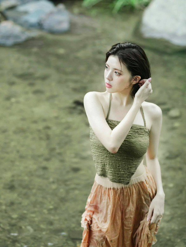 Click image for larger version

Name:	1744180335-my-nhan-18-tuoi-dot-mat-voi-bo-anh-tam-suoi-goi-cam-hinh-7-width602height800.jpg
Views:	9
Size:	100.5 KB
ID:	44613