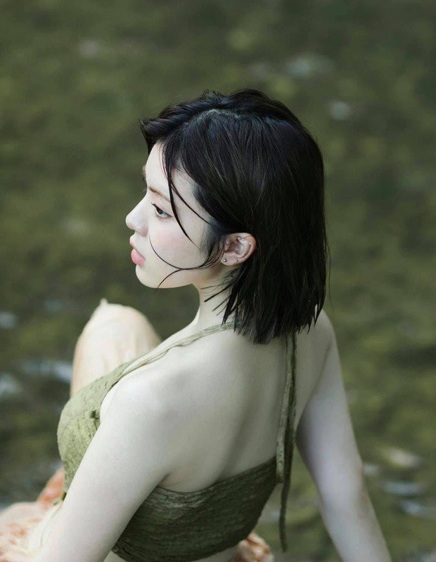 Click image for larger version

Name:	1744180335-my-nhan-18-tuoi-dot-mat-voi-bo-anh-tam-suoi-goi-cam-hinh-8-width620height800.jpg
Views:	10
Size:	83.1 KB
ID:	44615