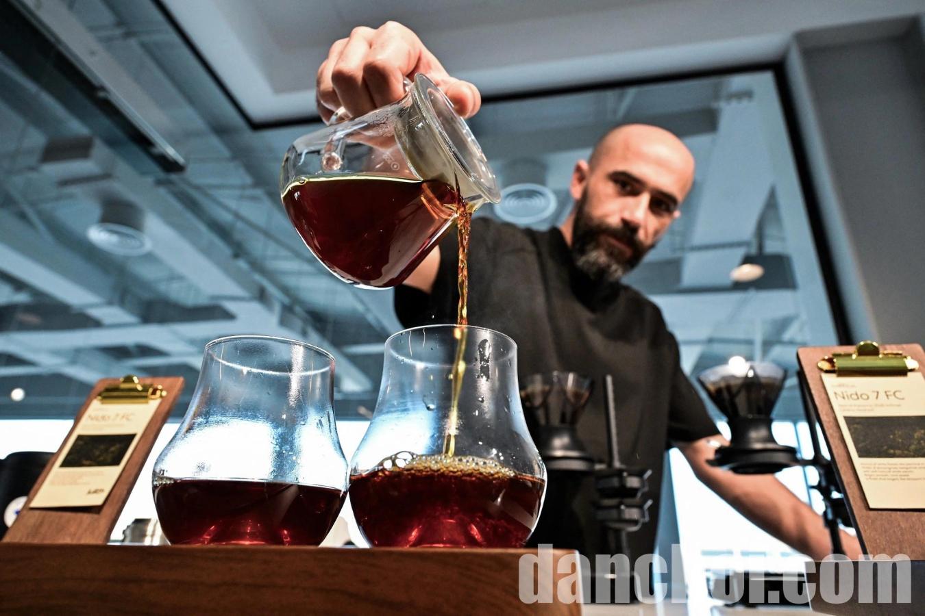 Click image for larger version  Name:	serkan-sagsoz-pha-che-ly-ca-phe-1761972913840736586351.jpg Views:	0 Size:	134.2 KB ID:	44676