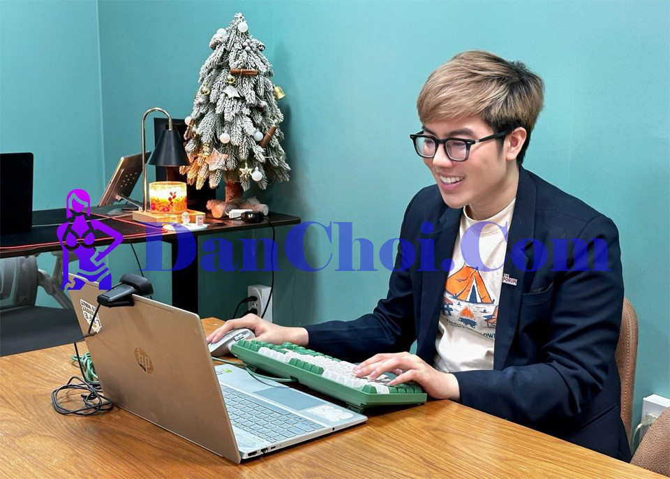 Tiến sĩ giả, thương hiệu thật? Câu chuyện CEO TheForum “nổ” học vị chấn động