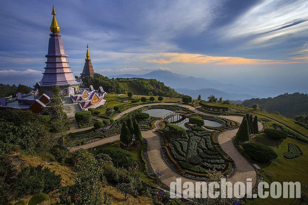 Click image for larger version

Name:	Near_the_Top_of_Doi_Inthanon_2014.jpg
Views:	0
Size:	393.2 KB
ID:	45554