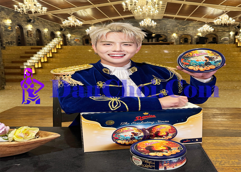 Influencer biến phong cách quý tộc bằng hiệu ứng “hoàng gia” và bánh Danisa