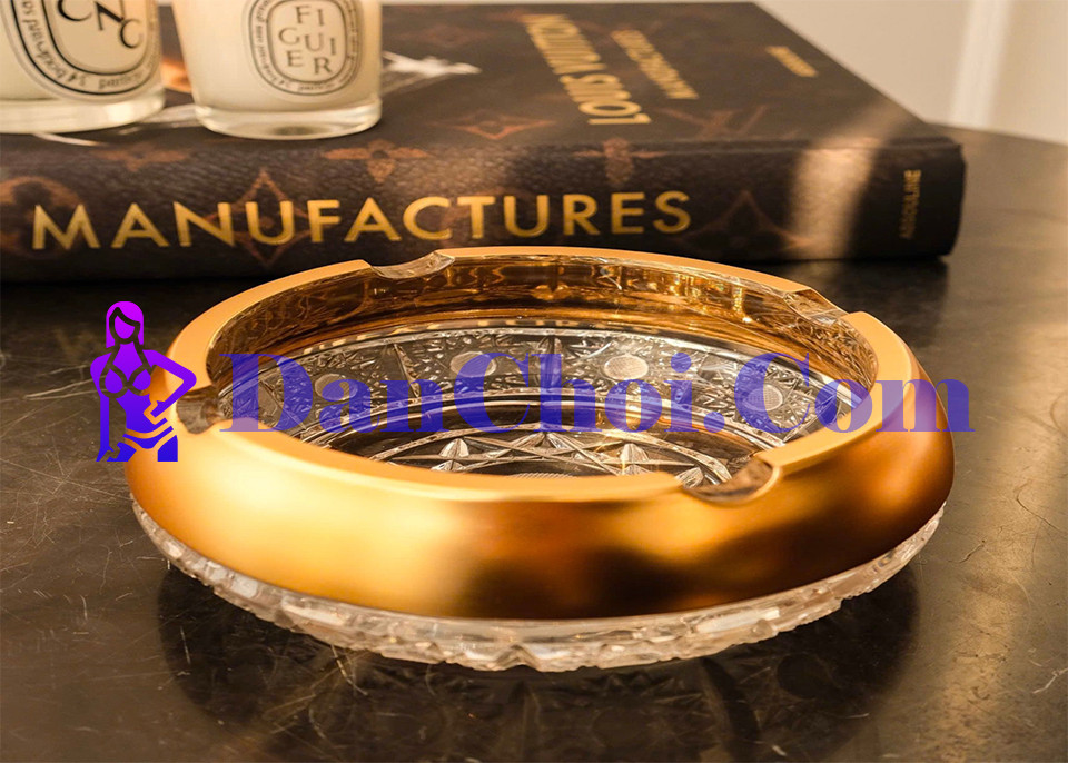 Chiếc Gạt Tàn Pha Lê Baccarat – Món Đồ Vô Tri Khiến Giới Sưu Tầm Phát Sốt