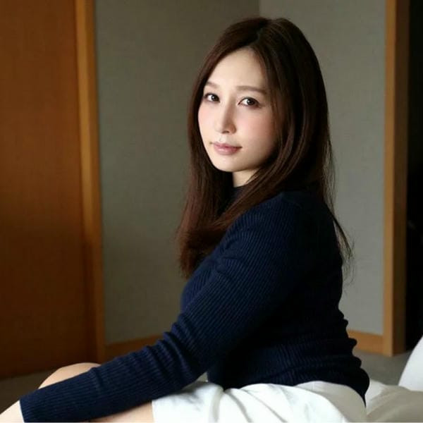 Click image for larger version  Name:	Aki-Sasaki-van-duy-tri-phong-do-on-dinh-thuong-xuyen-xuat-hien-trong-cac-tac-pham-moi.jpg Views:	0 Size:	45.0 KB ID:	46346