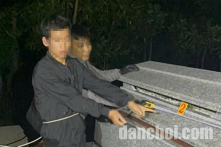 Click image for larger version

Name:	giau-ma-tuy-trong-nghia-dia-con-tien-1763974061719396580281.jpg
Views:	33
Size:	73.4 KB
ID:	46390