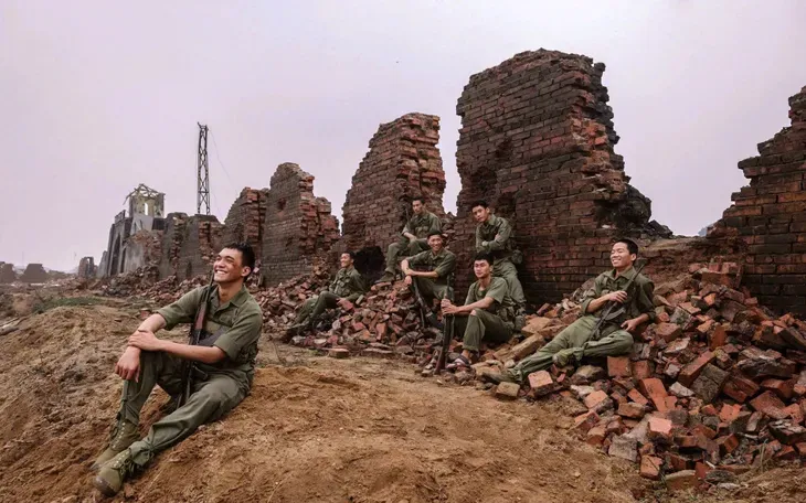 Phim Mưa đỏ xuất sắc giành Bông Sen Vàng 2025, thăng hoa điện ảnh Việt