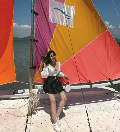 Loạt ảnh Võ Ngọc Trân 16 tuổi khiến cộng đồng nhan sắc chao đảo