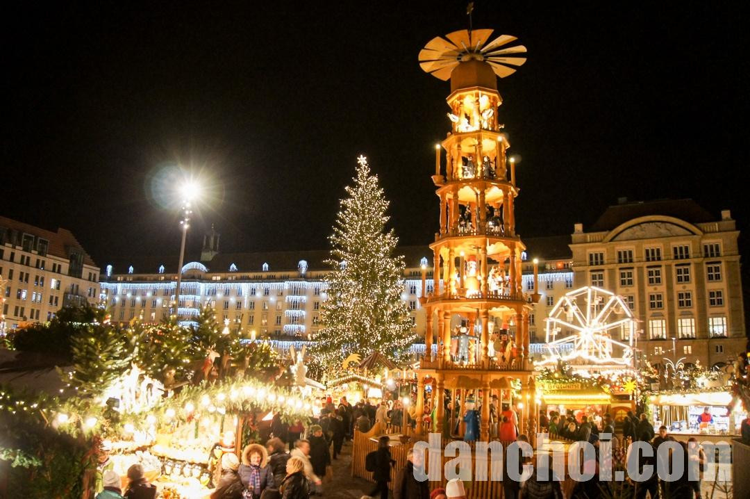 Click image for larger version  Name:	Christmas Markets.jpg Views:	1 Size:	237.6 KB ID:	47606