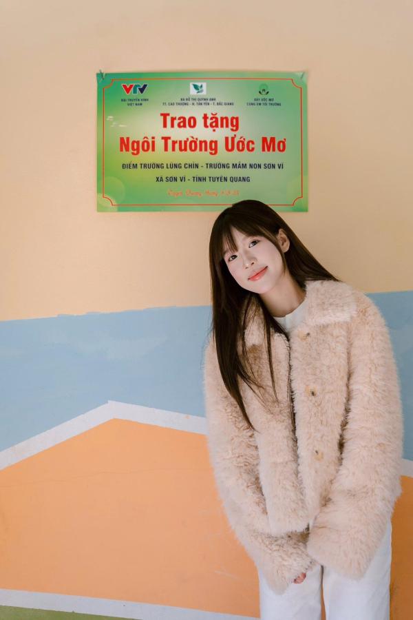 Hot girl TikTok 20 tuổi lan tỏa yêu thương: Xây 2 ngôi trường vùng cao từ chính tiền túi