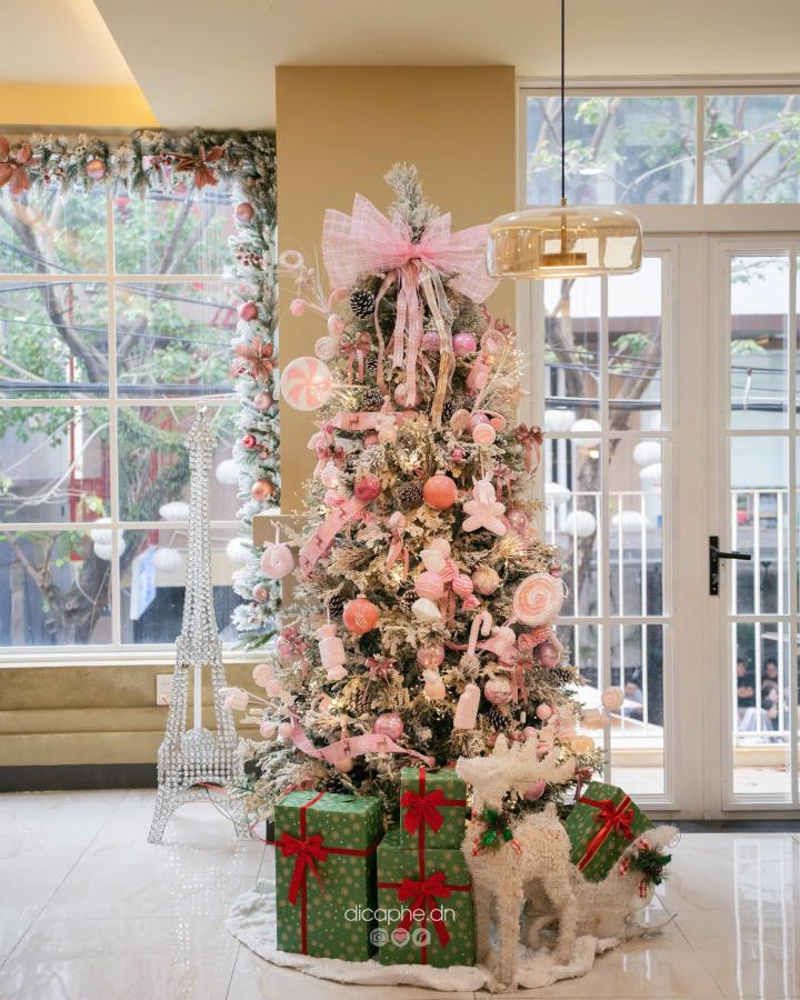 Biệt Thự Mèo - CATFEE Không gian Giáng Sinh như mơ giữa lòng thành phố