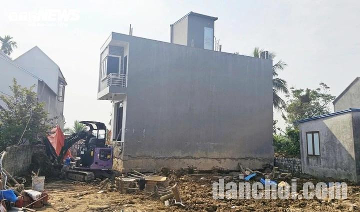 Click image for larger version

Name:	xay_nha_tren_dat_nguoi_khac2_124.jpg
Views:	15
Size:	77.5 KB
ID:	48938