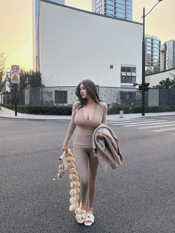 Click image for larger version

Name:	SSvid.app - 是笑起来好看的吧-DR4sW7KAYqq[1080x1440].jpg
Views:	4
Size:	117.9 KB
ID:	49697