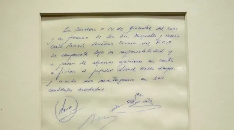 Chiếc khăn giấy định mệnh: Câu chuyện Barcelona ký hợp đồng với Messi