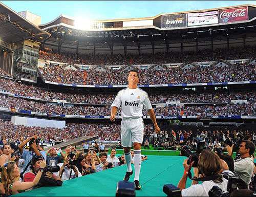 Câu chuyện hậu trường vụ chuyển nhượng Cristiano Ronaldo sang Real Madrid