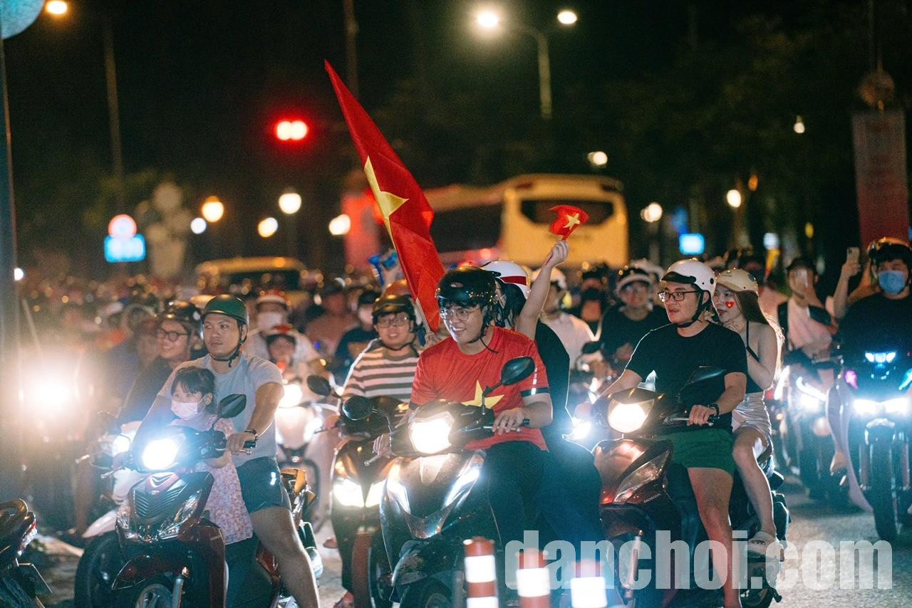 Click image for larger version

Name:	bong-da-nam-22-176607294885760865857.jpg
Views:	11
Size:	281.7 KB
ID:	53374