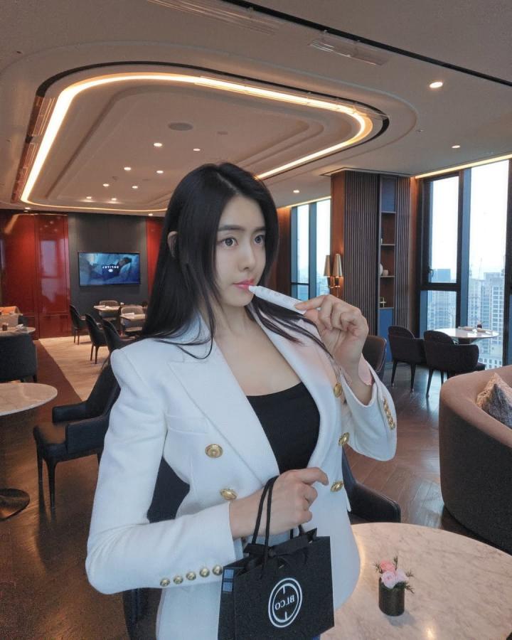 Click image for larger version

Name:	SSvid.app - #mylips × @blco.beauty.offcia-DIYkozBTY1o[1080x1350].jpg
Views:	10
Size:	77.1 KB
ID:	53914