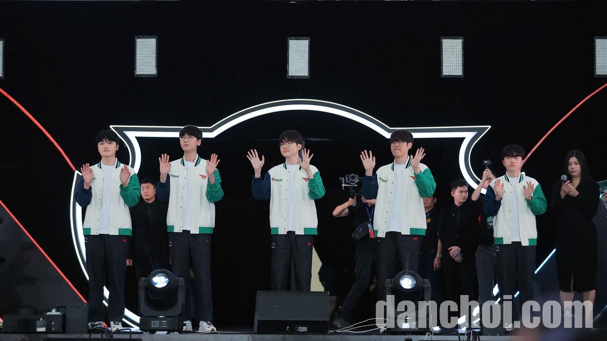 Click image for larger version

Name:	t1-vs-allstar-viet-nam-3.jpg
Views:	19
Size:	131.6 KB
ID:	54246