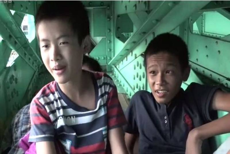 Năm Cam và tuổi thơ góc chợ tối: nơi một đời giang hồ bắt đầu từ đó