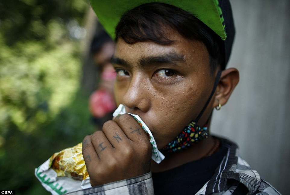 Năm Cam và tuổi thơ góc chợ tối: nơi một đời giang hồ bắt đầu từ đó