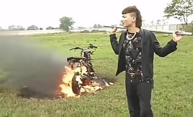 Người đầu tiên hưởng ứng phong trào bỏ xe xăng để ủng hộ xe điện 🐧