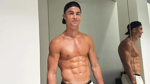 Tuổi thơ ít biết: Ronaldo từng được mời chuyển hướng sang điền kinh