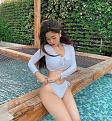 ngam-nhung-hot-girl-tren-duong-dua-bikini-nong-hon-thoi-tiet-ngay-hedocx-1625232724386.jpg